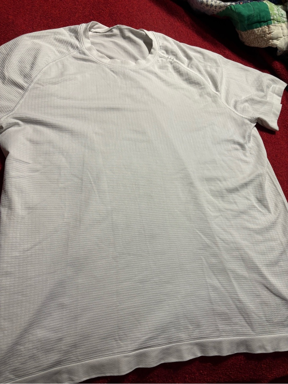 Lululemmon Vent Tech White Men's Short Sleeve Performance Crew Neck Shirt size M